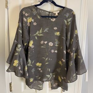 Lauren Conrad Floral and Heathered Gray Flutter Trumpet Sleeve Blouse - Size M